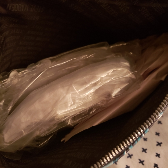 Nwt Steve madden large pouch wristlet green - Picture 3 of 3